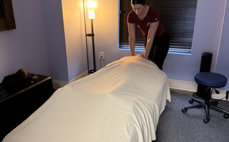 Deep Tissue Massage at a Muscle Therapy Center