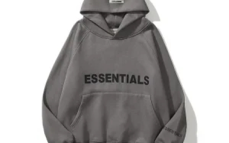 Minimalist Essential Hoodie – Timeless Wardrobe Staple