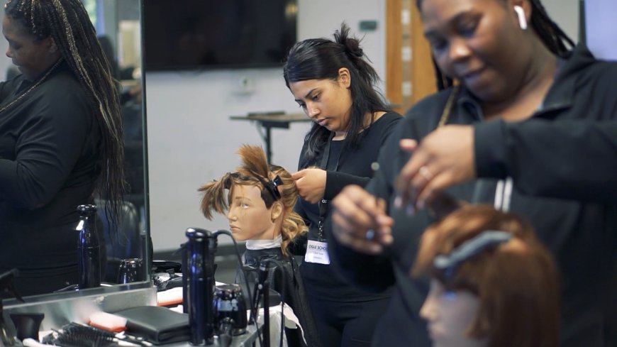 How to Transfer to a Cosmetology School in Houston